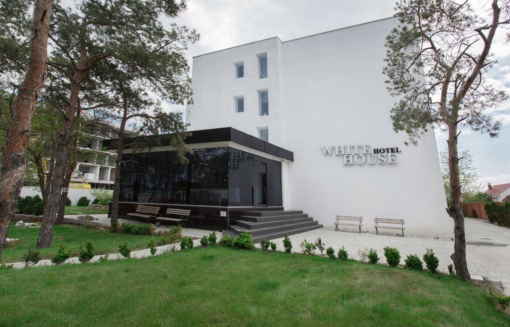 Hotel White House Brg Koblevo Luaran gambar